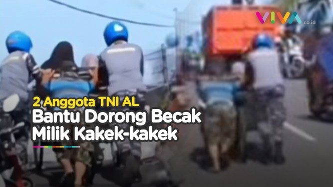 VIDEO 2 Anggota TNI AL Bantu Kakek Dorong Becak di Tanjakan