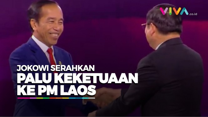 Momen Jokowi Berikan Palu Keketuaan ASEAN 2024 ke PM Laos