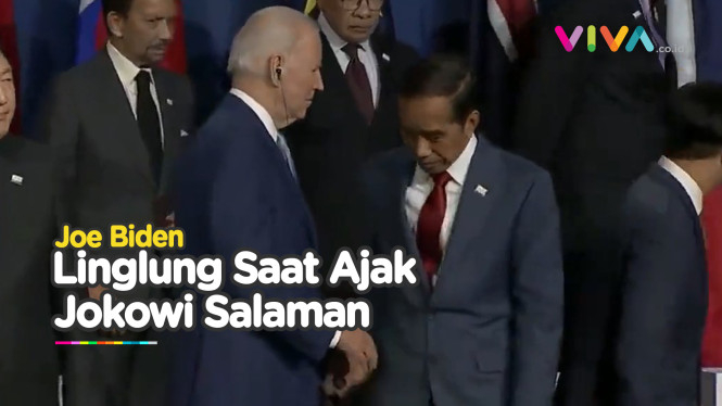 Linglung, Joe Biden Ajak Jokowi Berjabat Tangan di Podium