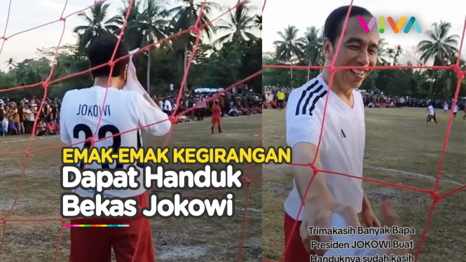 HISTERIS! Emak-emak Minta Handuk Bekas Jokowi