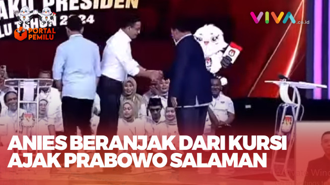 Langka! Anies Berdiri dari Kursi Ajak Salaman Prabowo