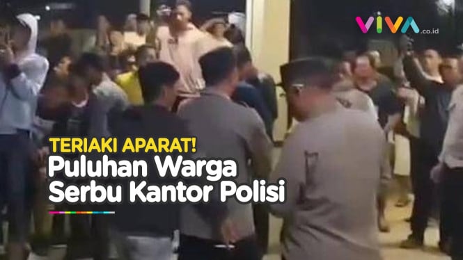 uluhan Warga Geruduk Kantor Polisi di Lampung