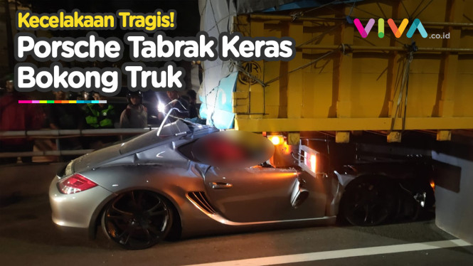 Detik-detik Porsche Seruduk Truk, Pengemudi Tewas