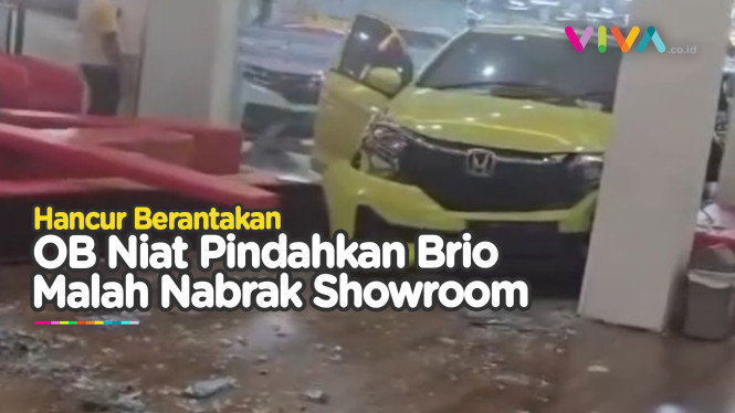 Mobil Brio Seruduk Showroom yang Dikemudikan Office Boy