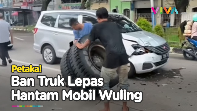 Bak Film Warkop! Ban Truk Raksasa Lepas dan Menimpa Mobil