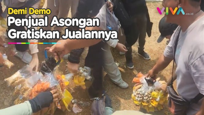 TERHARU! Momen Pedagang Asongan Bagikan Gratis Dagangannya