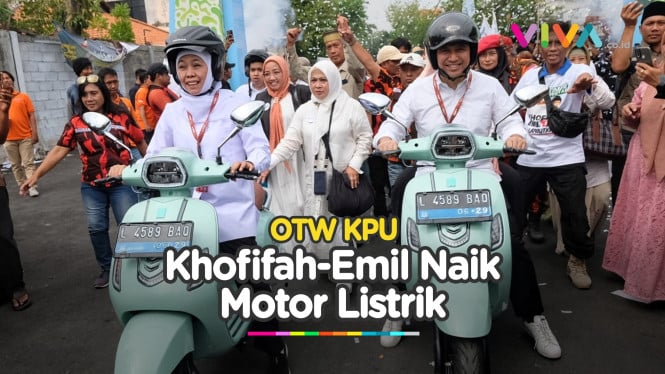 Khofifah dan Emil Naik Motor Listrik ke KPU Jawa Timur