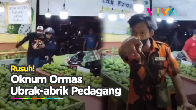 Aksi Brutal Ormas Geruduk Toko Buah, Korban Kena Hantam