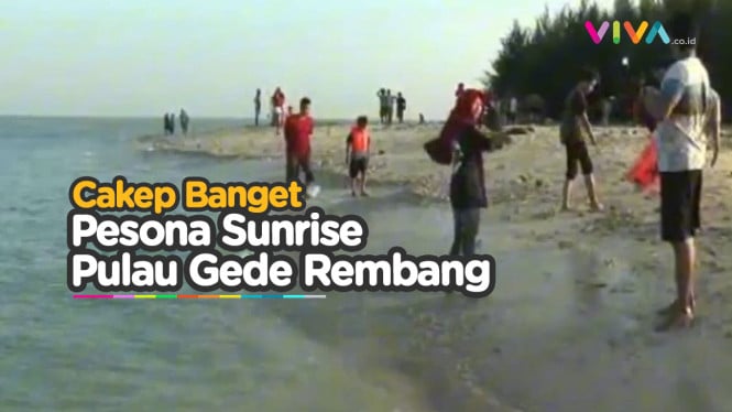 Pesona Sunrise Pulau Gede Rembang