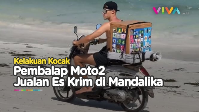 Pebalap Moto2 Asik Jualan Es Krim di Pantai Mandalika