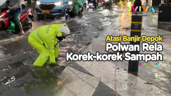 Banjir di Depok, Petugas Satlantas Kobok Saluran Air