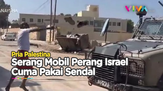 Pria Palestina Cegat Mobil Militer Israel Pakai Sandal