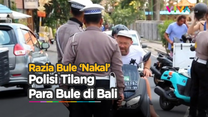 Kocak! Bule di Bali Kena Tilang