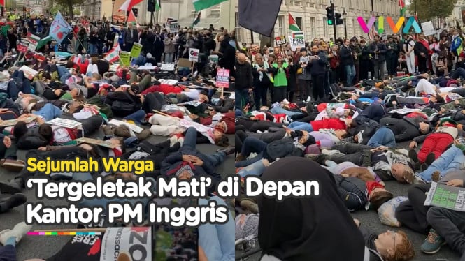 Massa 'Tergeletak Mati' di Depan Kantor PM Inggris