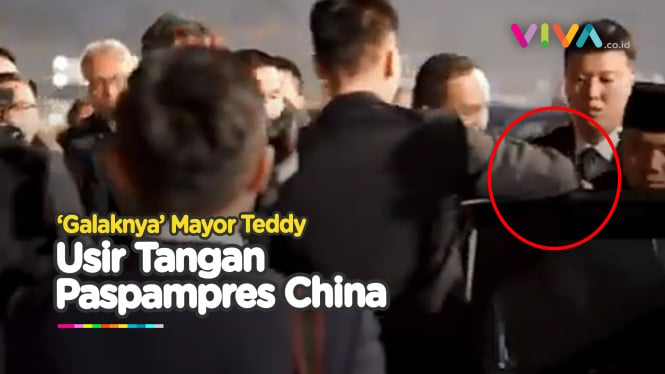 Aksi Sangar Mayor Teddy Tepis Tangan Paspampres China