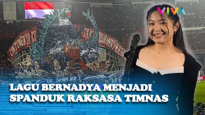 Supporter Timnas Indonesia Bentangkan Koreografi Bernadya