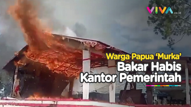 Video Amatir Puluhan Warga Papua Bakar Kantor Pemerintah