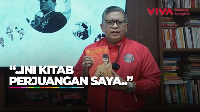 Pegang Buku 'Merah', Hasto Ngaku Taat Hukum