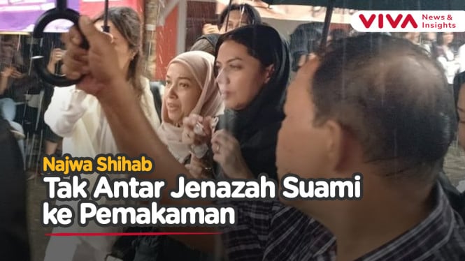 Pelayat Diguyur Hujan Hadiri Pemakaman Suami Najwa Shihab
