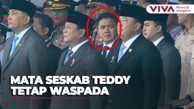 Seskab Teddy Tetap Waspada Saat Nyanyi Lagu Indonesia Raya
